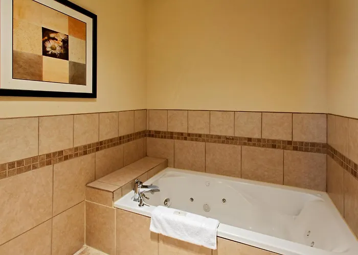 Holiday Inn Express Hotel & Suites Cleburne By Ihg